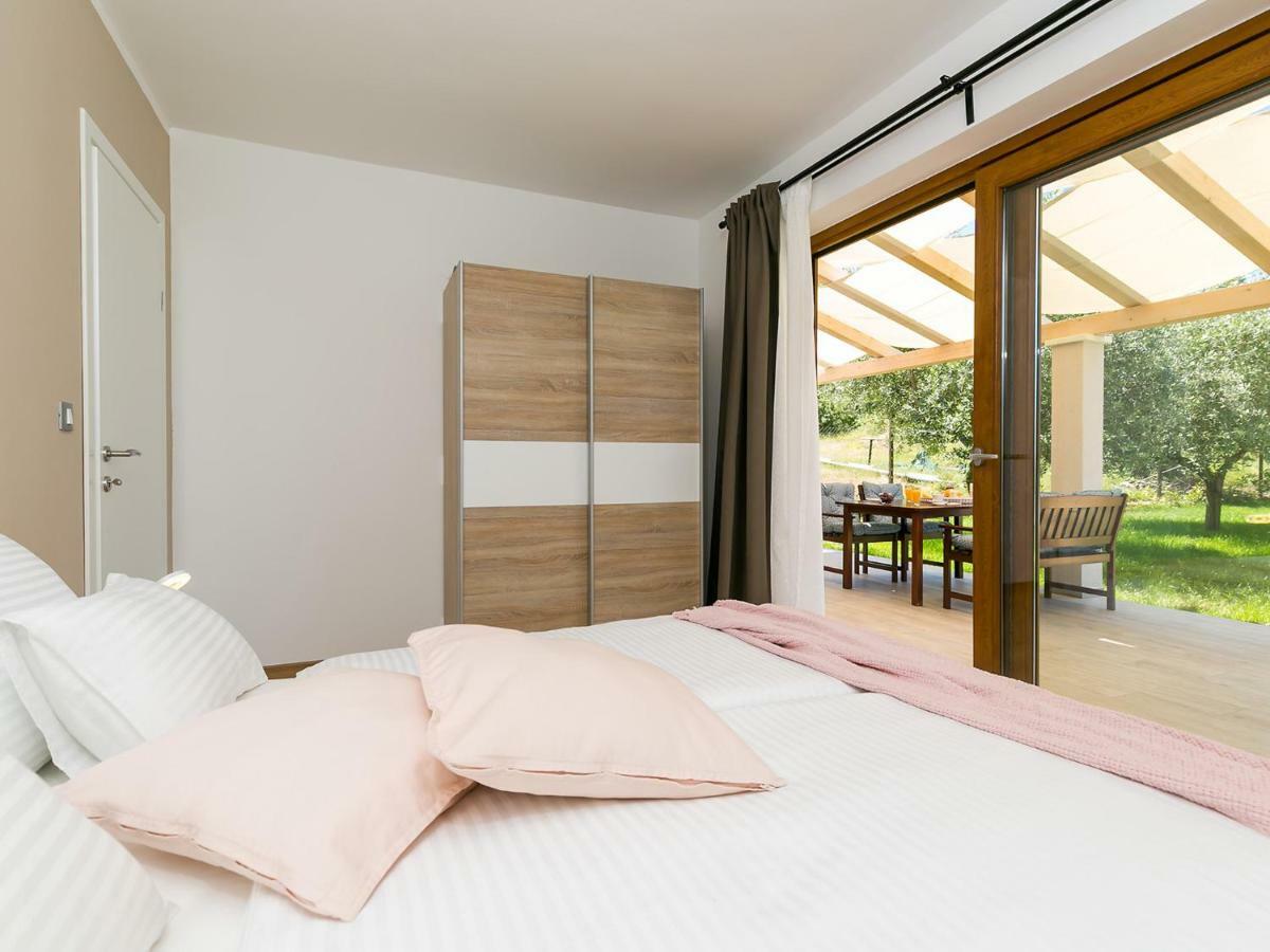 Pool Premium Apartment Vrsar Exterior foto