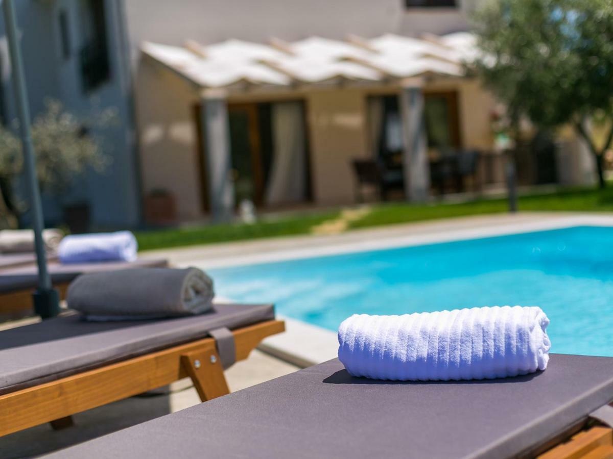 Pool Premium Apartment Vrsar Exterior foto